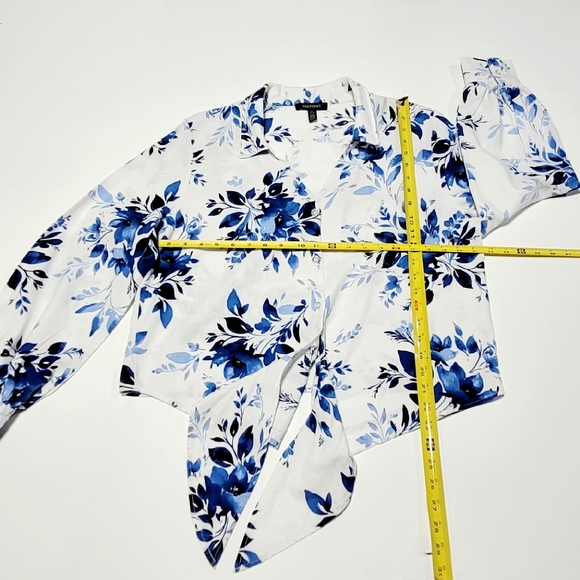 Ellen Tracy White Linen with Blue Floral Print Tie Front Blouse Women's (L) - Picture 10 of 12